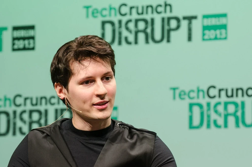 Павел Дуров призвал писать ему в личку о мошенниках в Telegram. Но за деньги