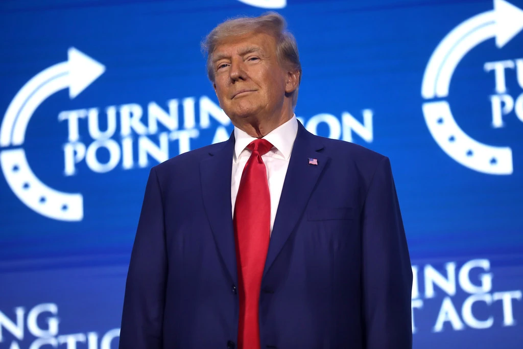 Трамп может купить долю в Intel. До этого он опустил стоимость акций компании